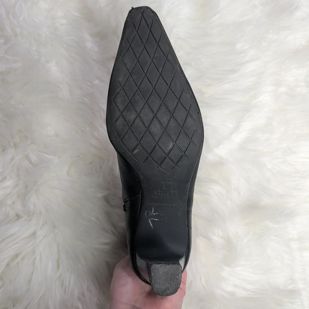 Black Leather Pointed Toe Heeled Ankle Booties from Predictions Size 7.5